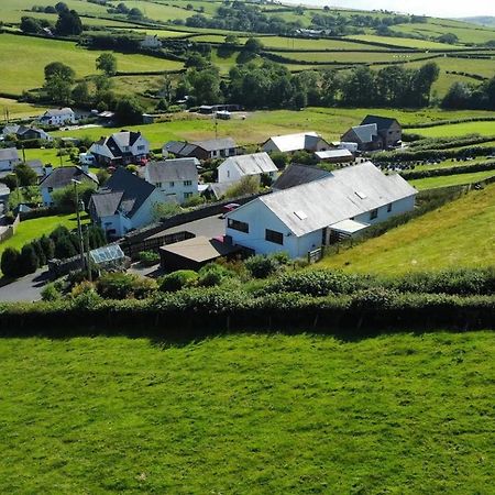 Bed and Breakfast Y Grange Llanfihangel-y-Creuddyn Екстер'єр фото
