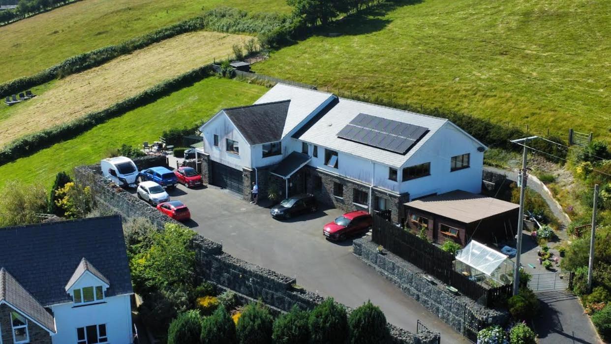 Bed and Breakfast Y Grange Llanfihangel-y-Creuddyn Екстер'єр фото