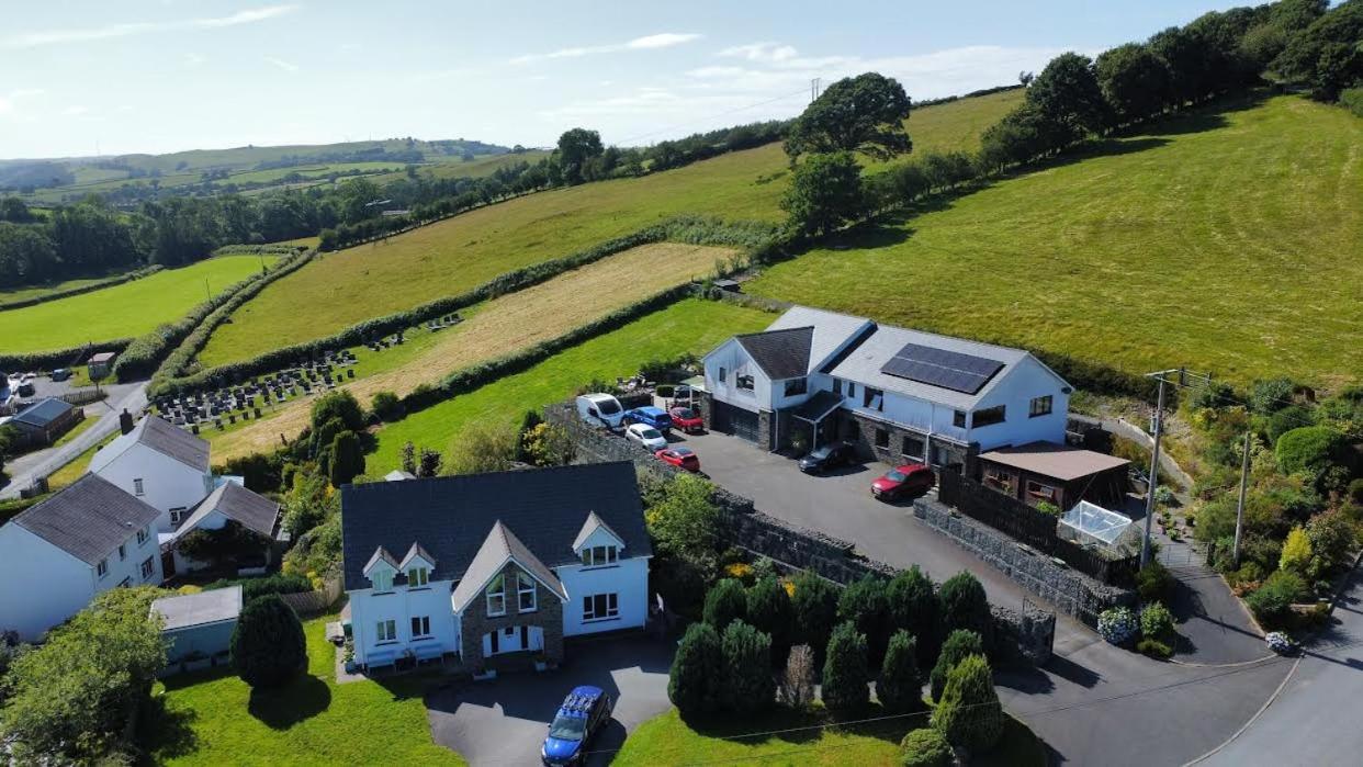 Bed and Breakfast Y Grange Llanfihangel-y-Creuddyn Екстер'єр фото