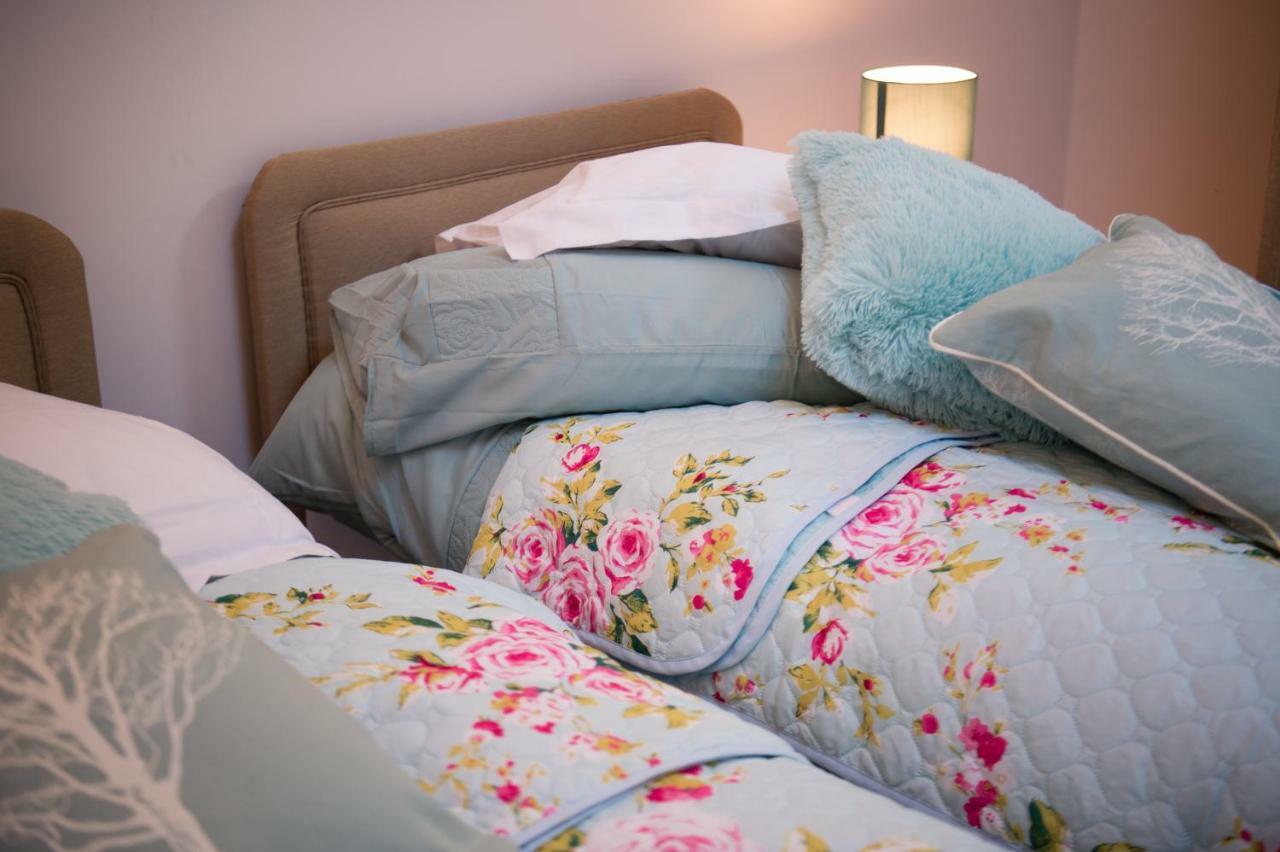 Bed and Breakfast Y Grange Llanfihangel-y-Creuddyn Екстер'єр фото