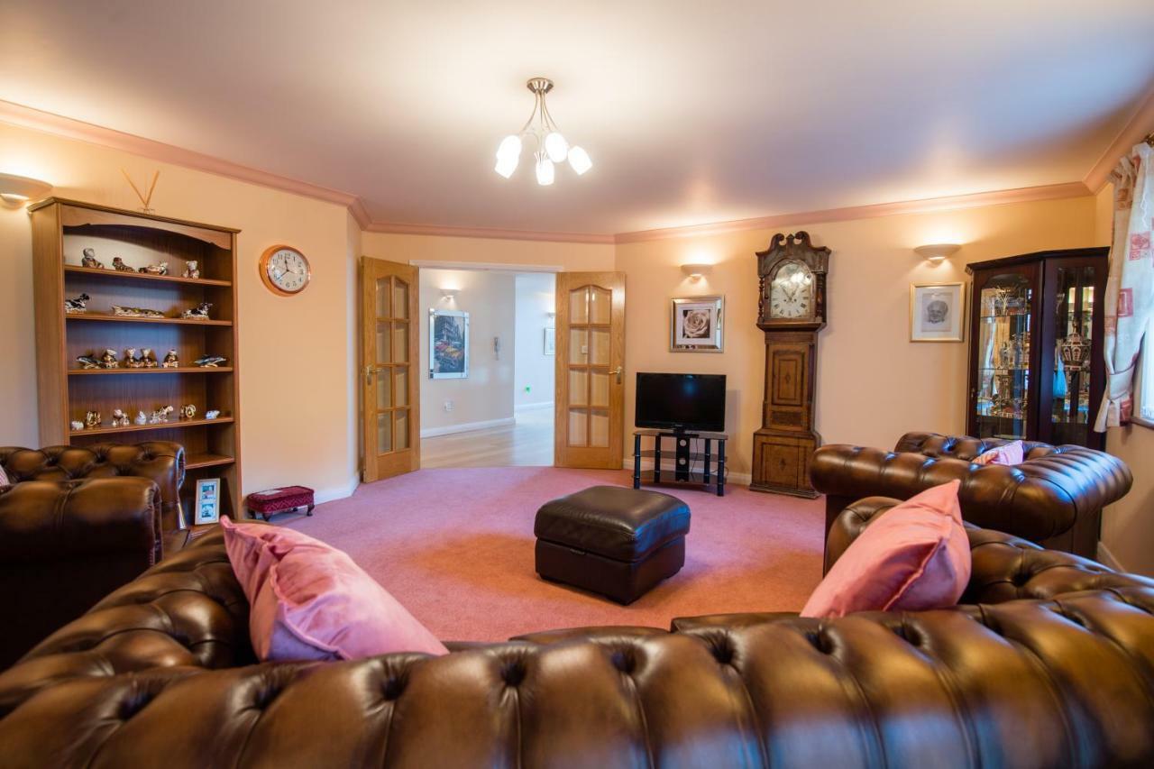 Bed and Breakfast Y Grange Llanfihangel-y-Creuddyn Екстер'єр фото