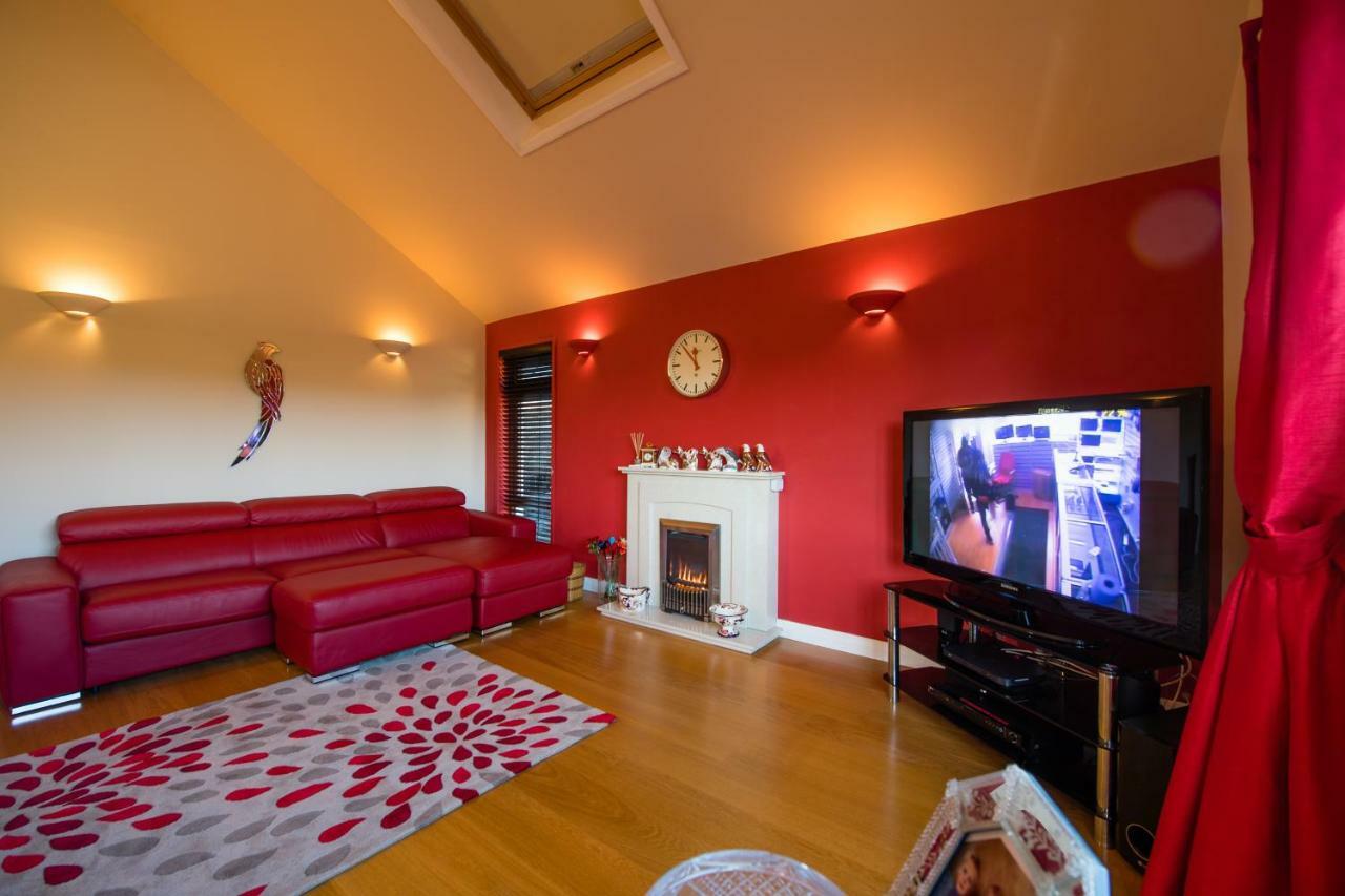 Bed and Breakfast Y Grange Llanfihangel-y-Creuddyn Екстер'єр фото
