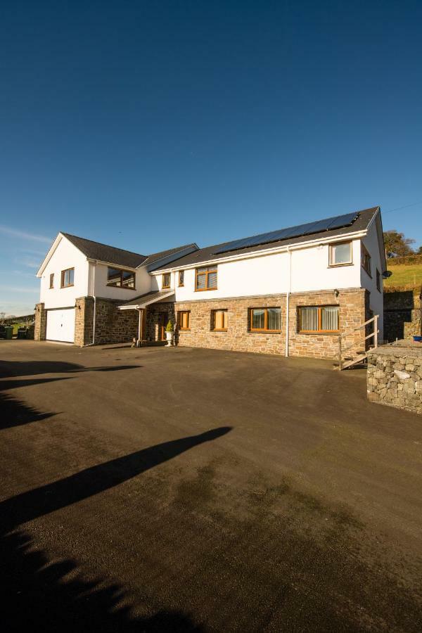 Bed and Breakfast Y Grange Llanfihangel-y-Creuddyn Екстер'єр фото