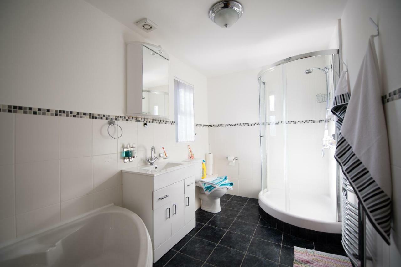 Bed and Breakfast Y Grange Llanfihangel-y-Creuddyn Екстер'єр фото