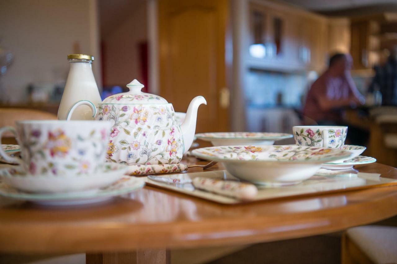 Bed and Breakfast Y Grange Llanfihangel-y-Creuddyn Екстер'єр фото