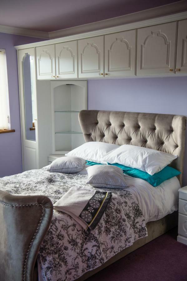 Bed and Breakfast Y Grange Llanfihangel-y-Creuddyn Екстер'єр фото