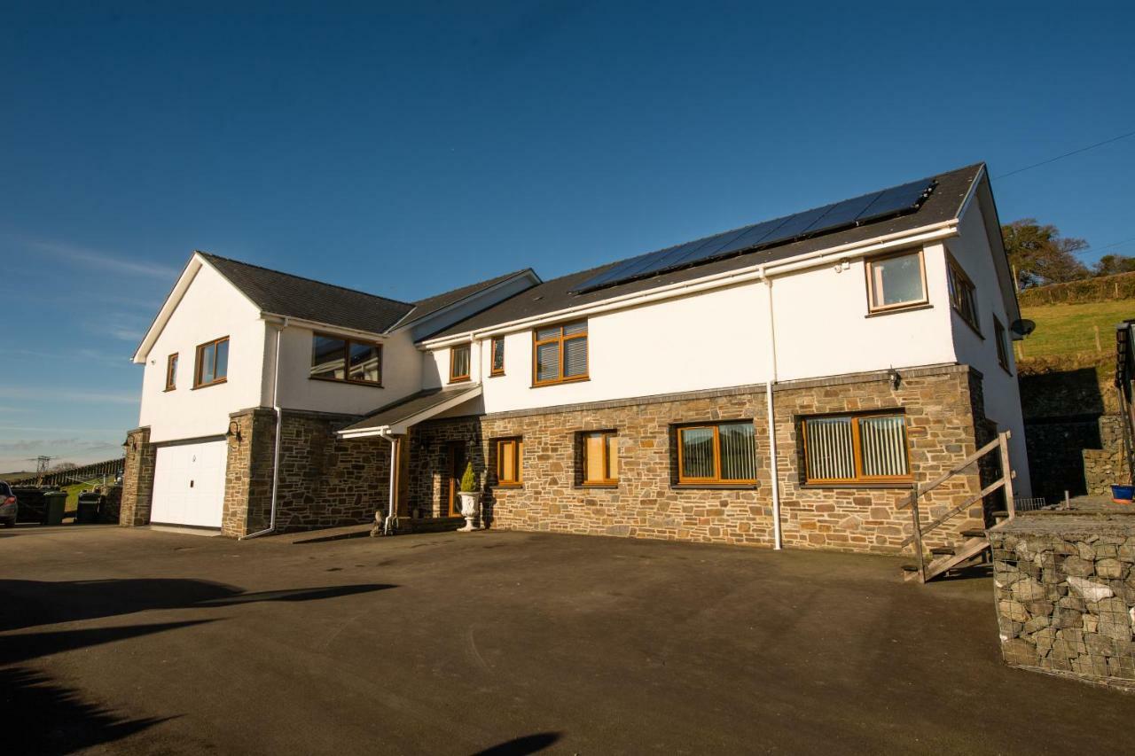 Bed and Breakfast Y Grange Llanfihangel-y-Creuddyn Екстер'єр фото