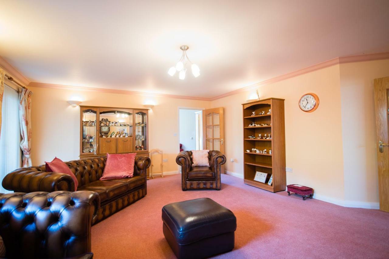 Bed and Breakfast Y Grange Llanfihangel-y-Creuddyn Екстер'єр фото