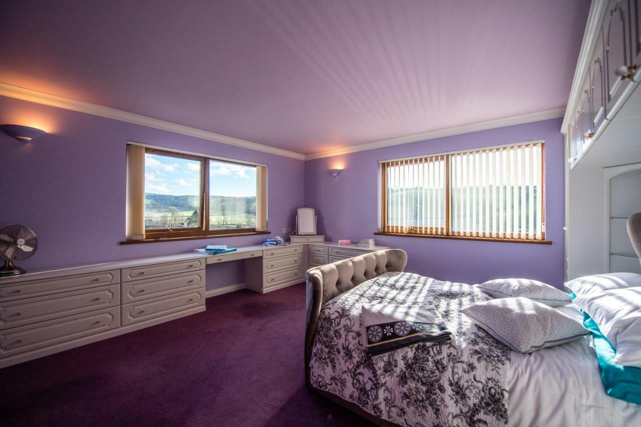 Bed and Breakfast Y Grange Llanfihangel-y-Creuddyn Екстер'єр фото