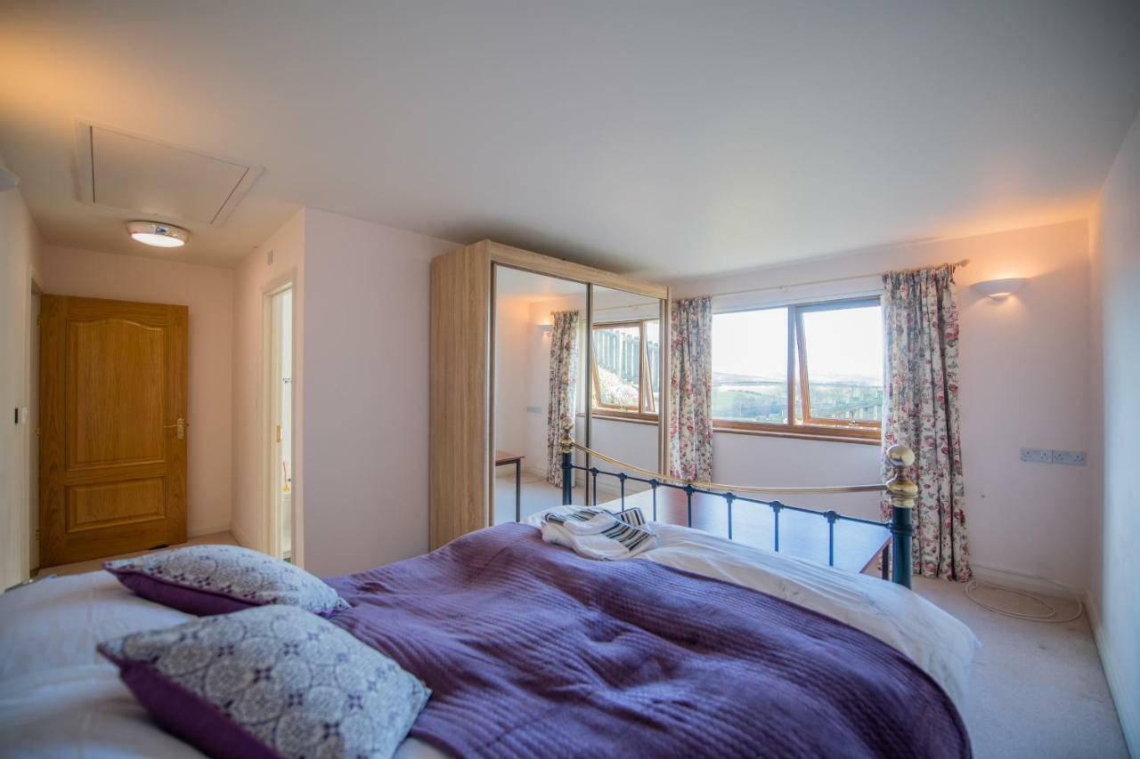 Bed and Breakfast Y Grange Llanfihangel-y-Creuddyn Екстер'єр фото