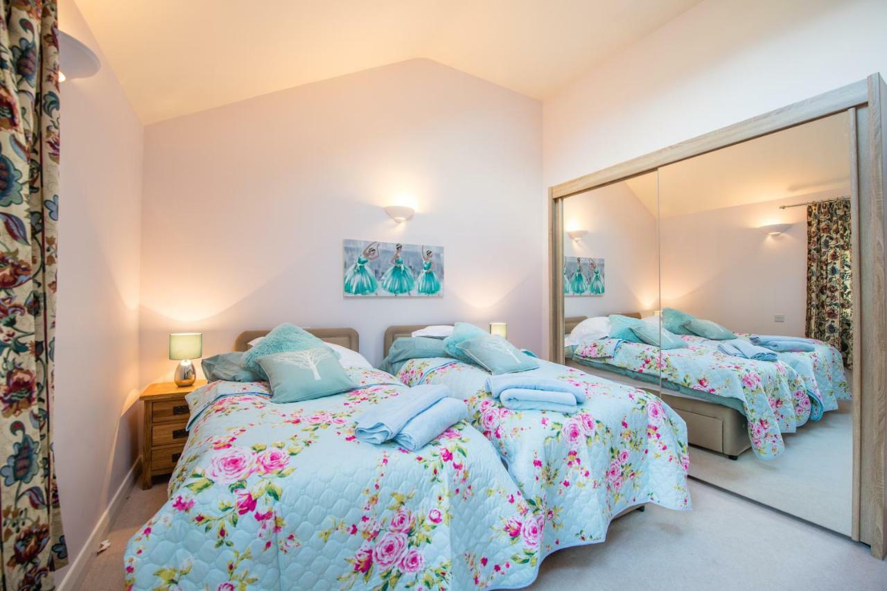 Bed and Breakfast Y Grange Llanfihangel-y-Creuddyn Екстер'єр фото