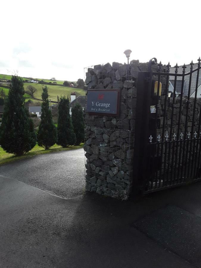 Bed and Breakfast Y Grange Llanfihangel-y-Creuddyn Екстер'єр фото