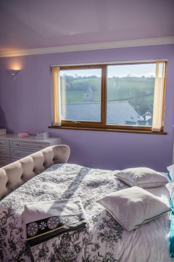 Bed and Breakfast Y Grange Llanfihangel-y-Creuddyn Екстер'єр фото