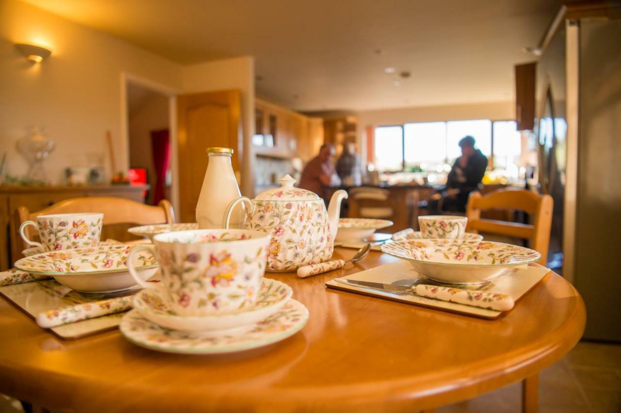 Bed and Breakfast Y Grange Llanfihangel-y-Creuddyn Екстер'єр фото