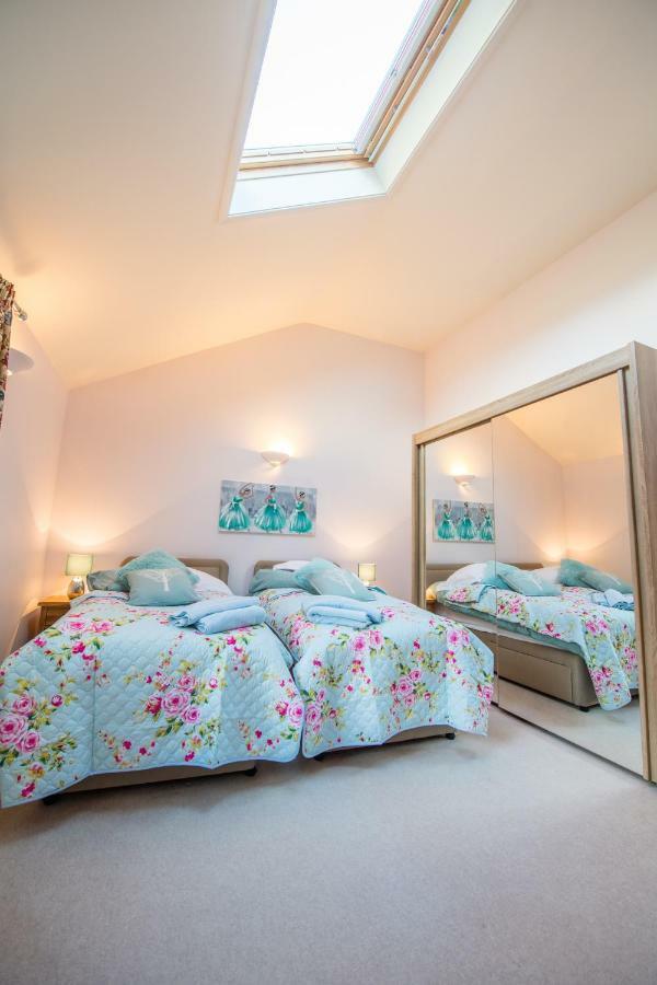 Bed and Breakfast Y Grange Llanfihangel-y-Creuddyn Екстер'єр фото