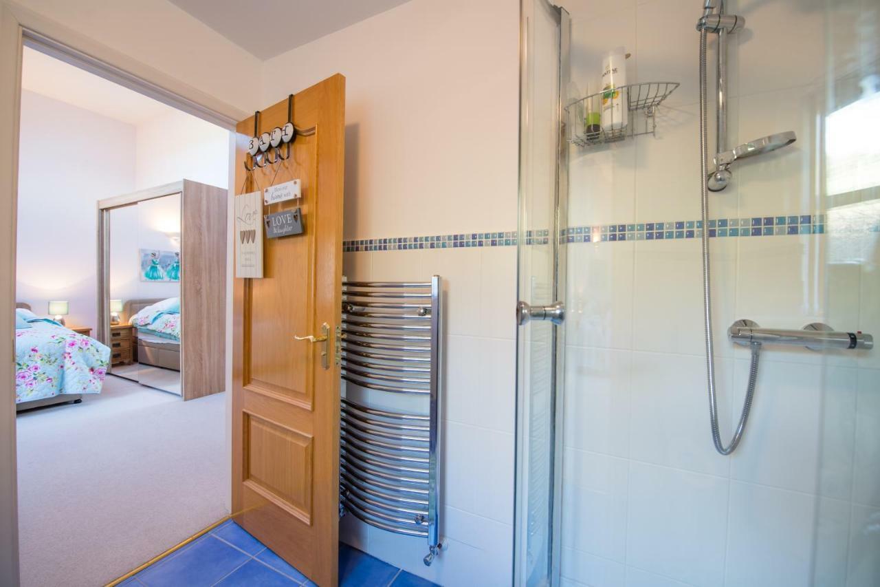 Bed and Breakfast Y Grange Llanfihangel-y-Creuddyn Екстер'єр фото