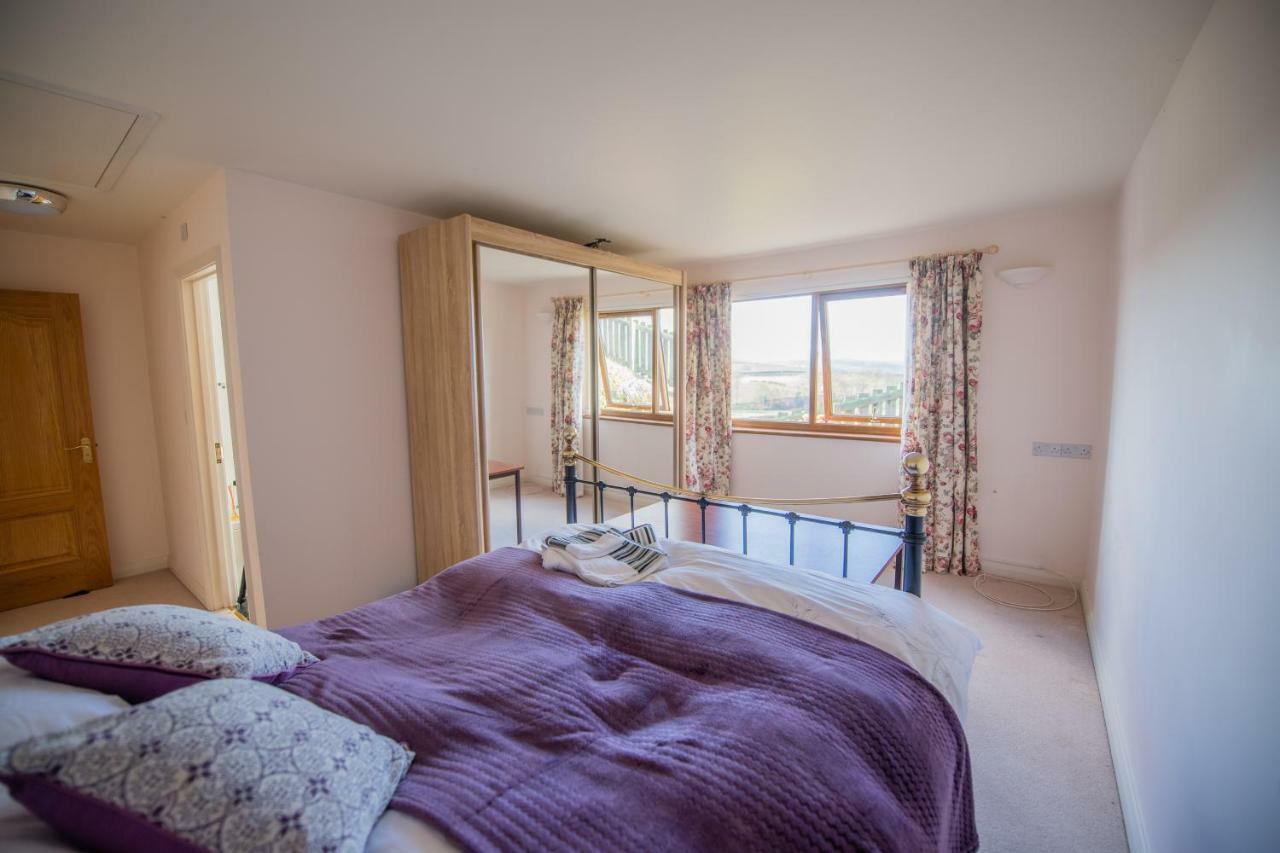 Bed and Breakfast Y Grange Llanfihangel-y-Creuddyn Екстер'єр фото