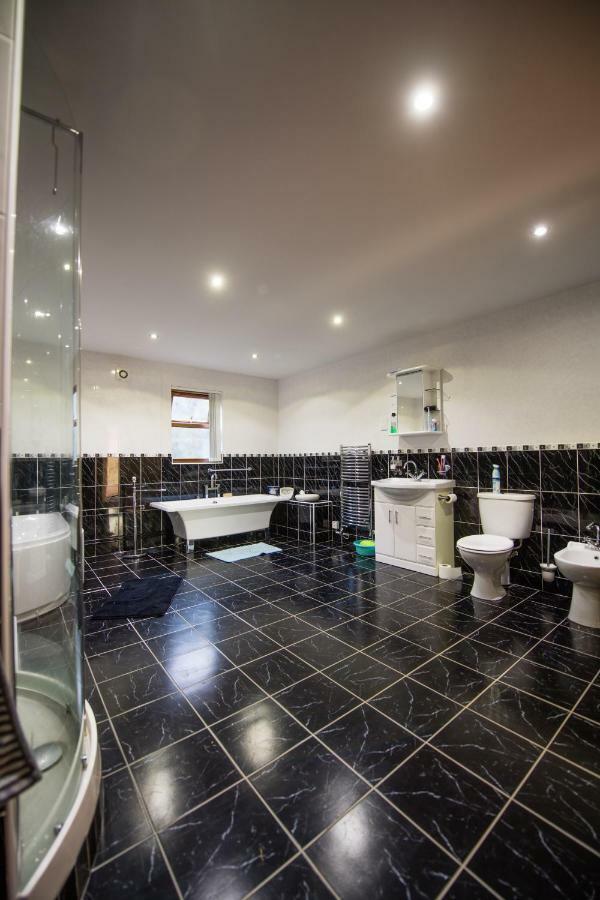 Bed and Breakfast Y Grange Llanfihangel-y-Creuddyn Екстер'єр фото