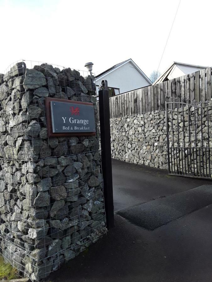 Bed and Breakfast Y Grange Llanfihangel-y-Creuddyn Екстер'єр фото